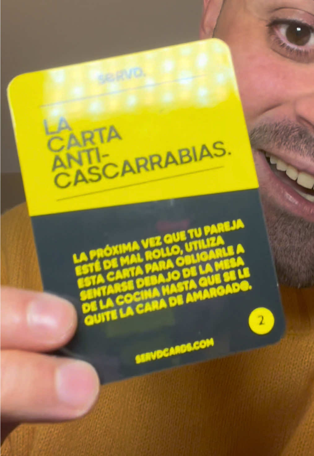 TikTok post by @junqueraa for SERVD CARDS. Caption reads: @SERVDCARDS creo que @Cristina Lopez ya no se va a....