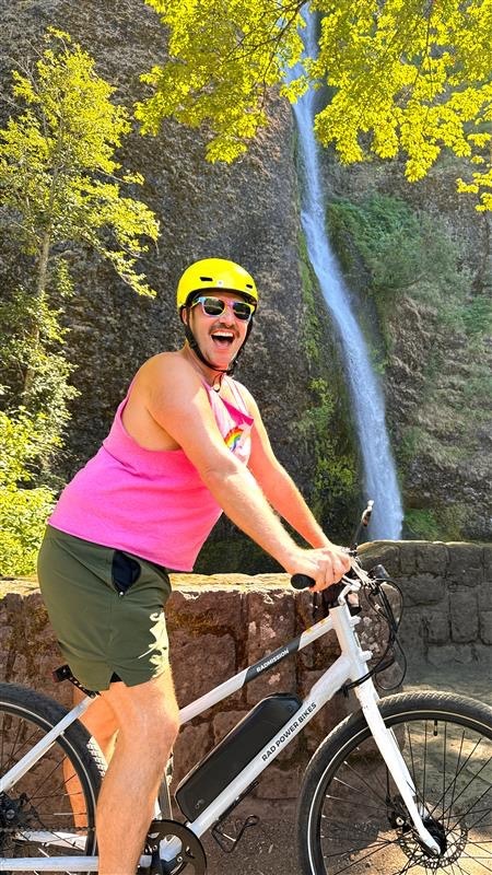 Instagram post by @raviroundtheworld for Travel Oregon. Caption reads: [...] partnered with @traveloregon to live his....