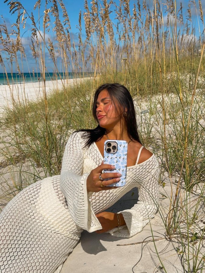 Instagram post by @kristinaheadington for Getcasely. Caption reads: [...] 🌴🌊🌸

Code KRISTINA30 for $off

#GetCasely....