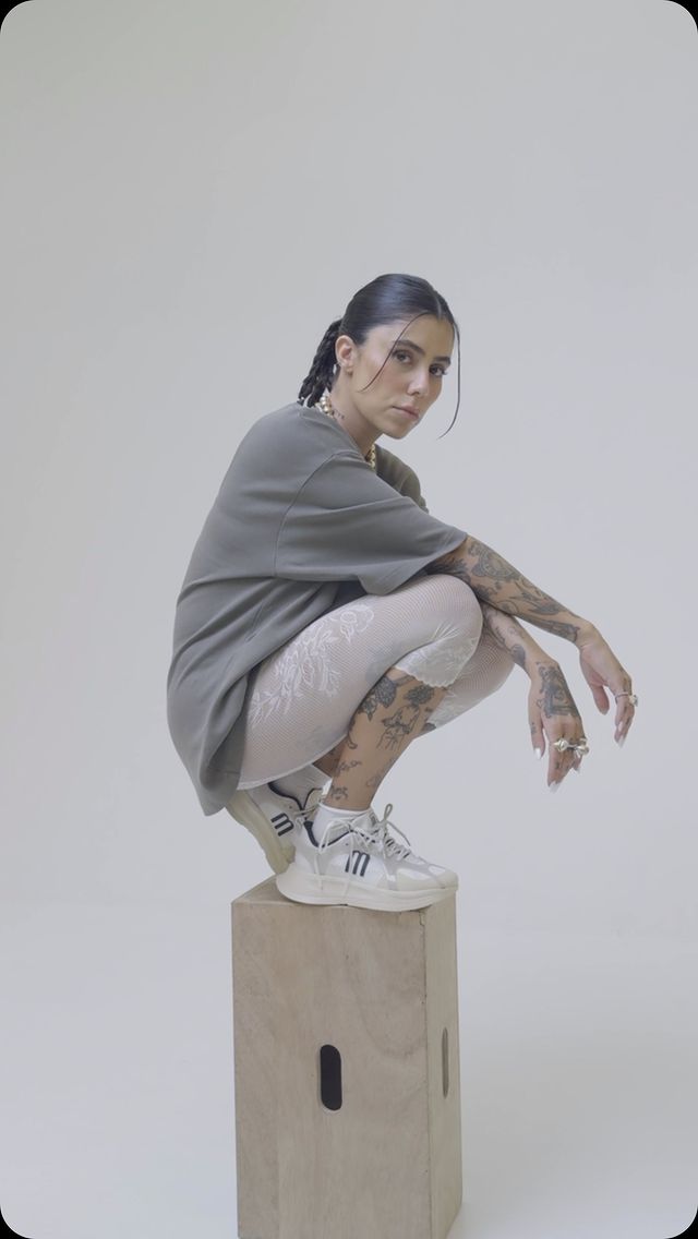 Instagram post by @gabrielarippi for Melissa. Caption reads: ❥ MELISSA X BEAT ❥
deixando os looks mais....