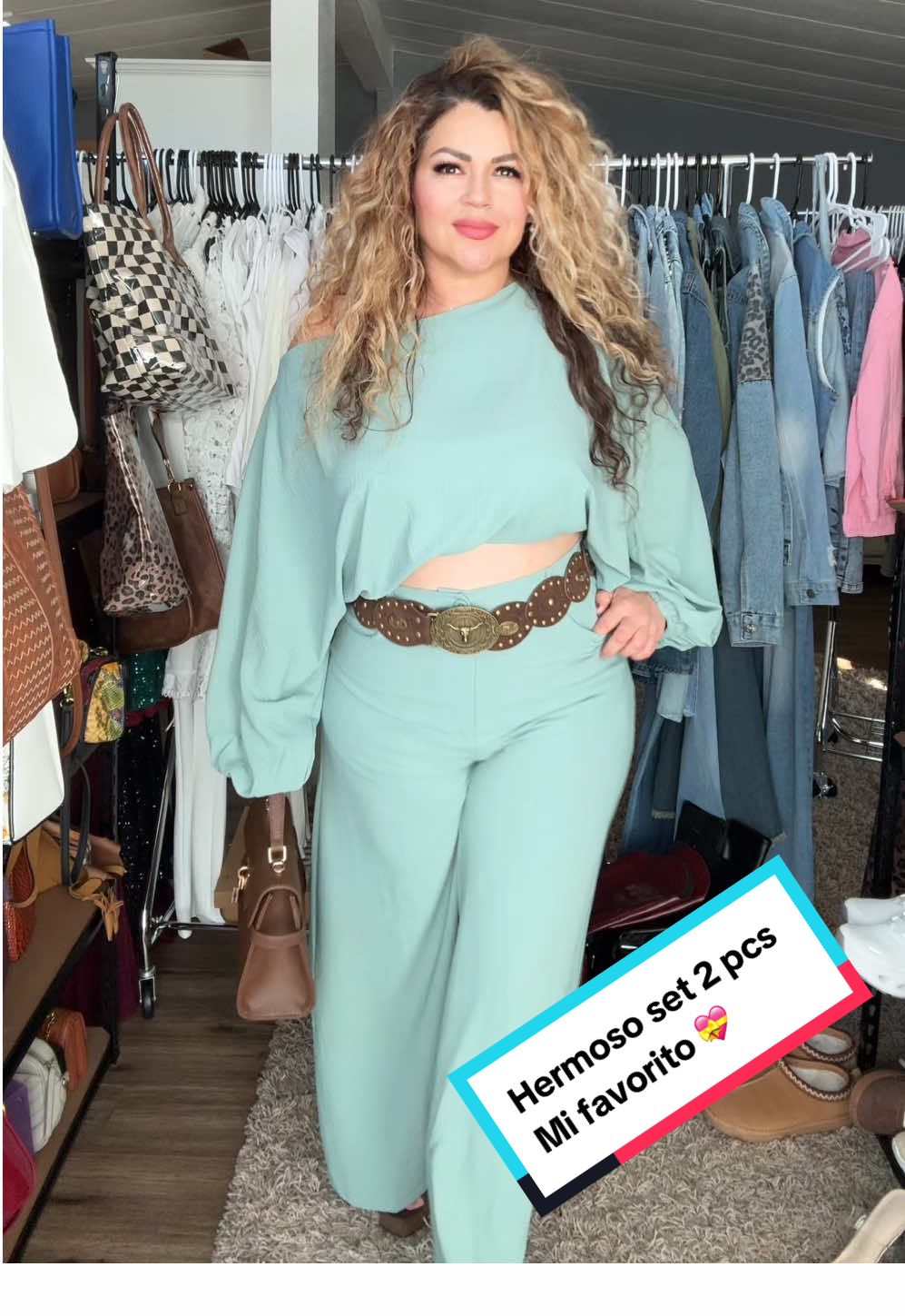 TikTok post by @marinafierro1 for ChicMe. Caption reads: [...] #palazzooutfit #twopieceset #fypシ゚viral....