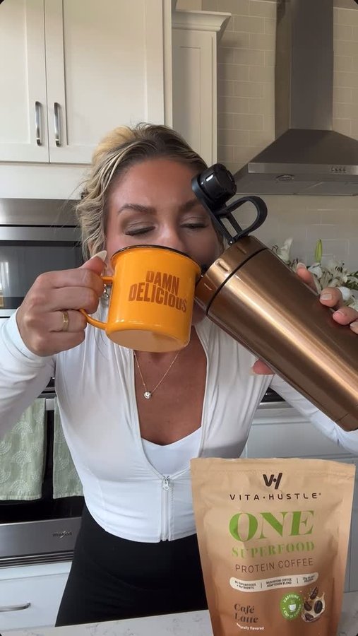 Instagram post by @claudiaravioli for VitaHustle. Caption reads: [...] no way said that but I’m manifesting)....