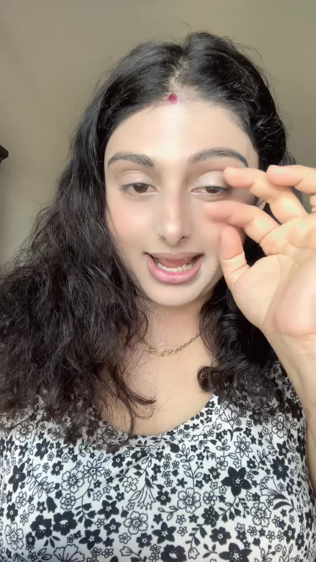 TikTok post by @darshanagautam84 for Natural Sant México. Caption reads: Eyebrows and lashes enhancing serum....
