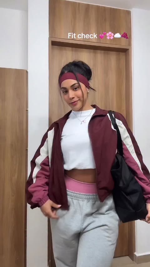 Instagram post by @esmediaz_ for Gymshark. Caption reads: @gymsharkwomen % code: esmediaz10 [...].