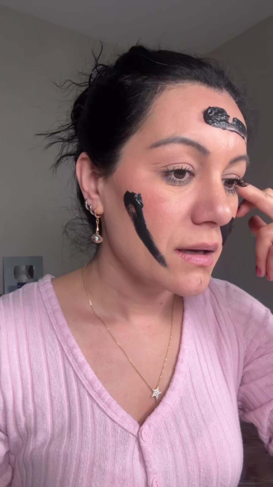 TikTok post by @sevdaabilik for Clinique. Caption reads: @Trendyolcom ile *reklam @Clinique ♥️♥️.