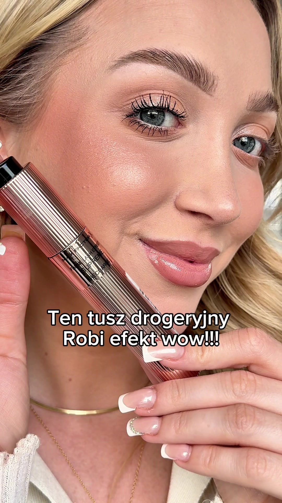 TikTok post by @kornelamakeup for Max Factor. Caption reads: Czy ja właśnie znalazłam jedną z ładniejszych....