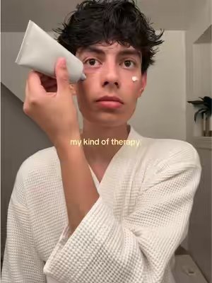 TikTok post by @isyiszamarripa for ZdeerHealth. Caption reads: 🧐🫧 #motivation #skincareroutine #getreadyforbed....