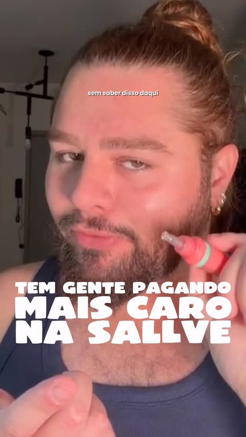 Instagram post by @vitoraureliodru for sallve. Caption reads: Tem um detalhe no site da @sallve que muita gente....