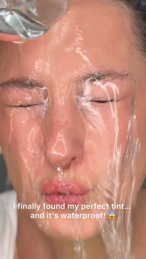Instagram post by @mur.mur_style for Mixsoon. Caption reads: [...] shade 🤍 and it’s waterproof 💧✨....