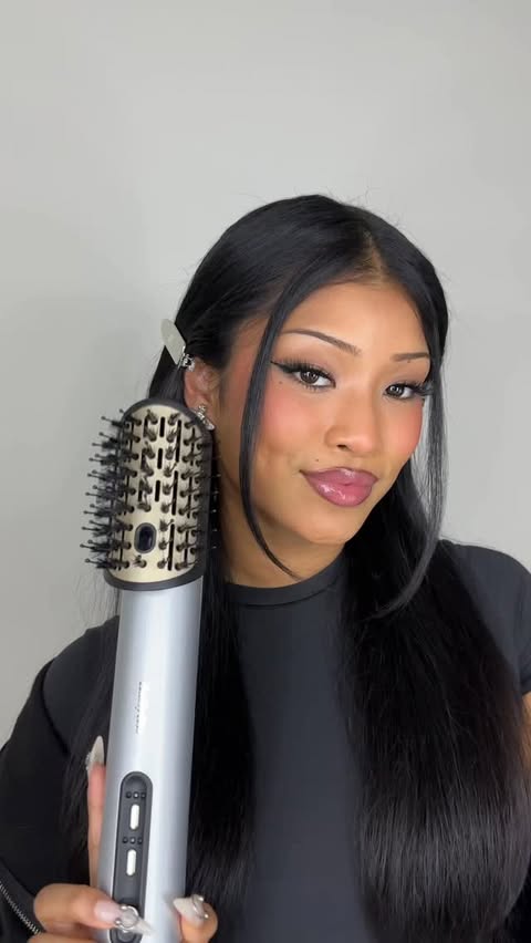 Instagram post by @honeycaycay for BaByliss. Caption reads: [...] to straight with the Limited Edition....