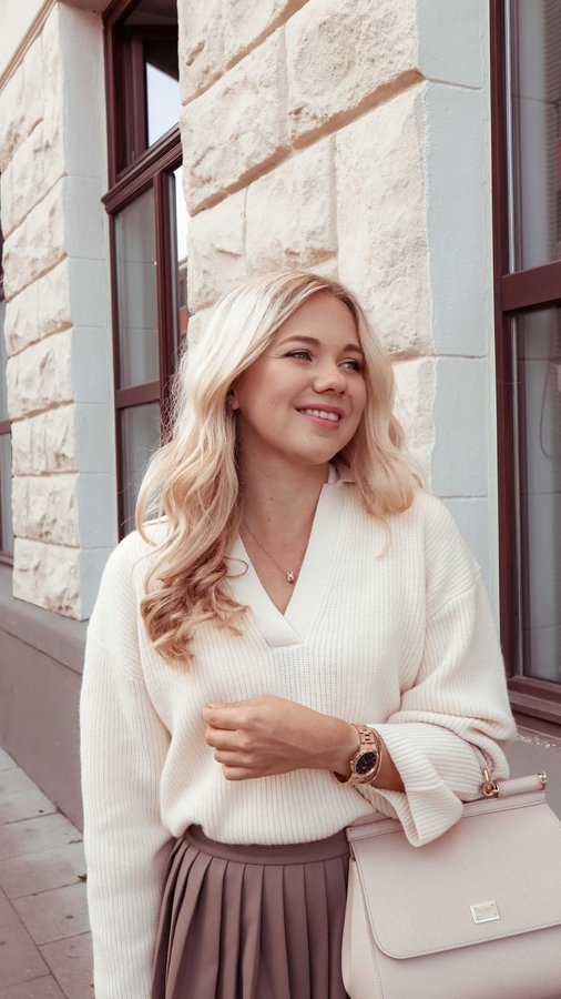 Instagram post by @annastyledictionary for TED. Caption reads: [...] my colour scheme tends to get more muted and....