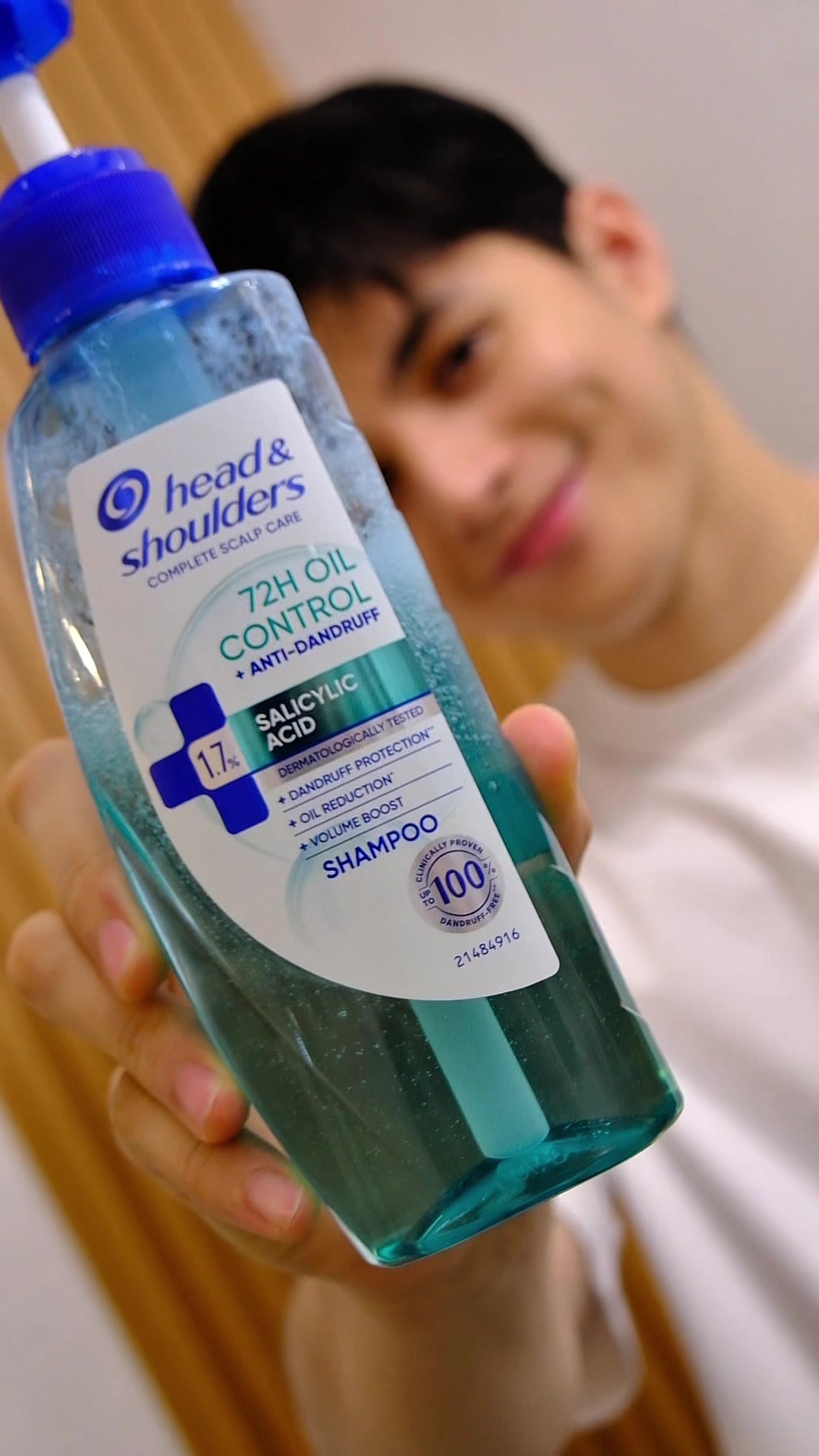TikTok post by @itsmeallenansay for Head & Shoulders Philippines. Caption reads: [...] & Shoulders Oil Control. 💙 @Head &....