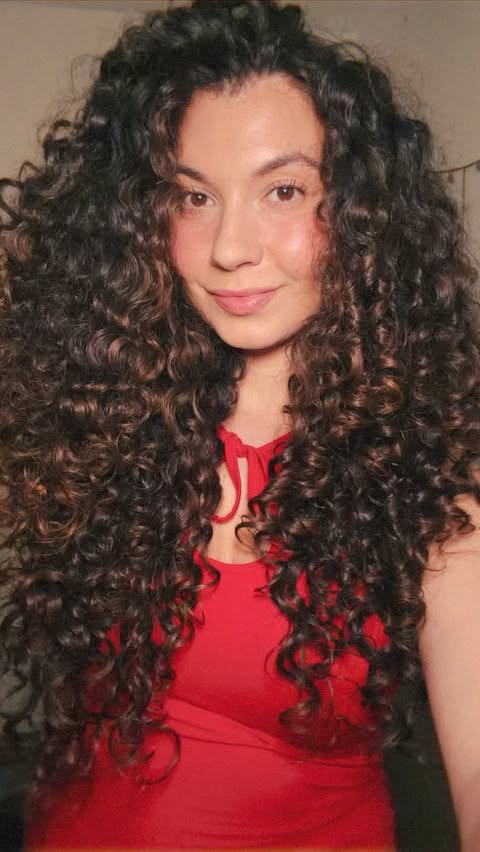 Instagram post by @fris.ee for BounceCurl. Caption reads: One brand curly hair routine featuring....