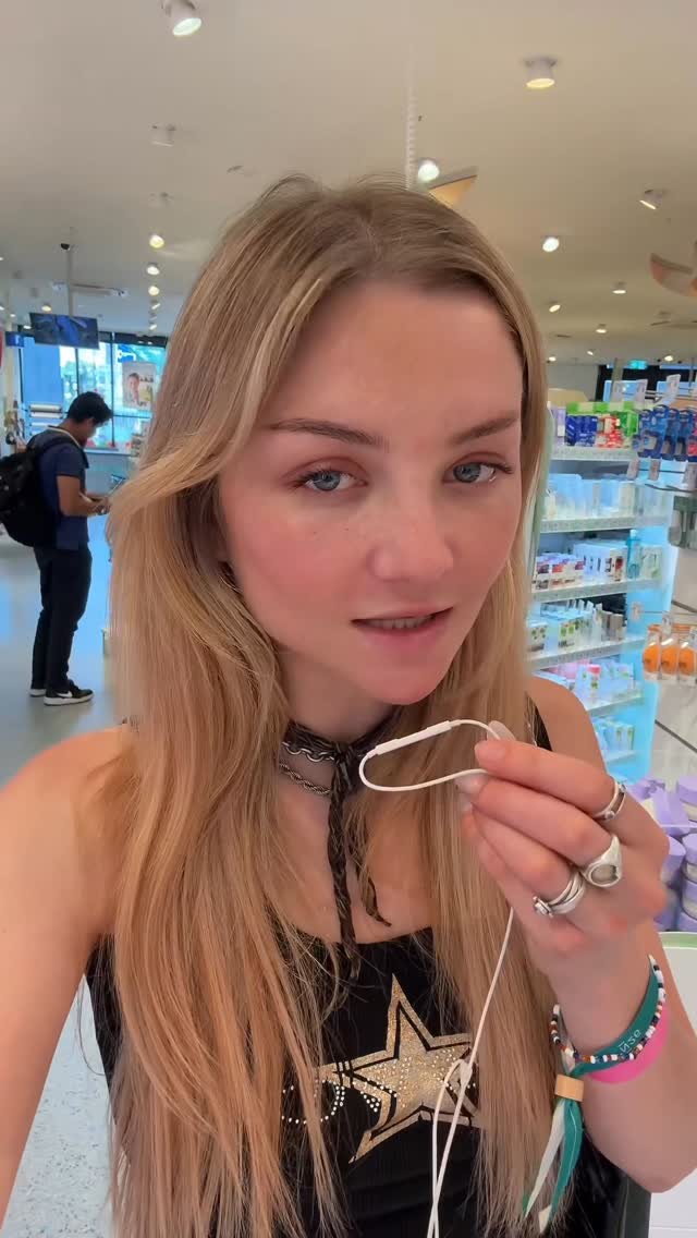 Instagram post by @juleslw for dmBio. Caption reads: Werbung- @bananabeauty.de ist ZURÜCK und die....