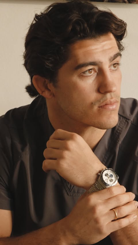 Instagram post by @tomasappleton for Timex. Caption reads: [...] importa #AnalogLife #MakeTimeYours #Timex....