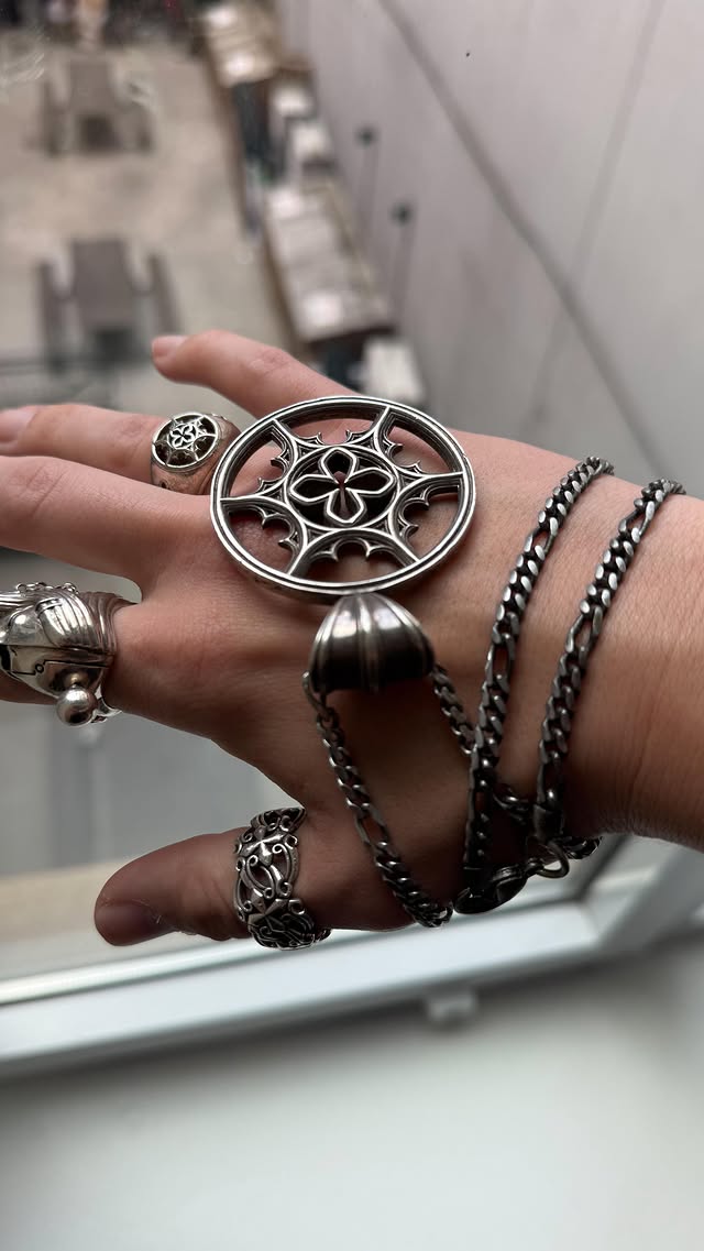 Instagram post by @yuji_io for CapCut. Caption reads: 😎💯 @capcutapp #ad #capcutpioneer #capcutedit....