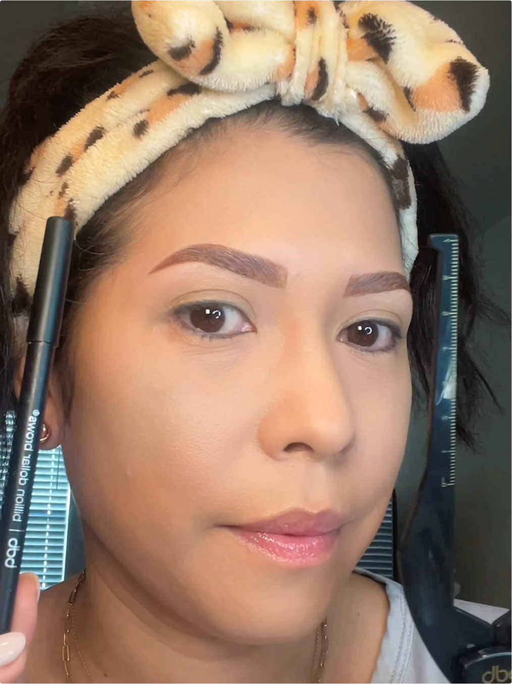 TikTok post by @johanagonzale7 for Billion Dollar Beauty. Caption reads: Easy eyebrows using @billiondollarbeauty #eyebrows....