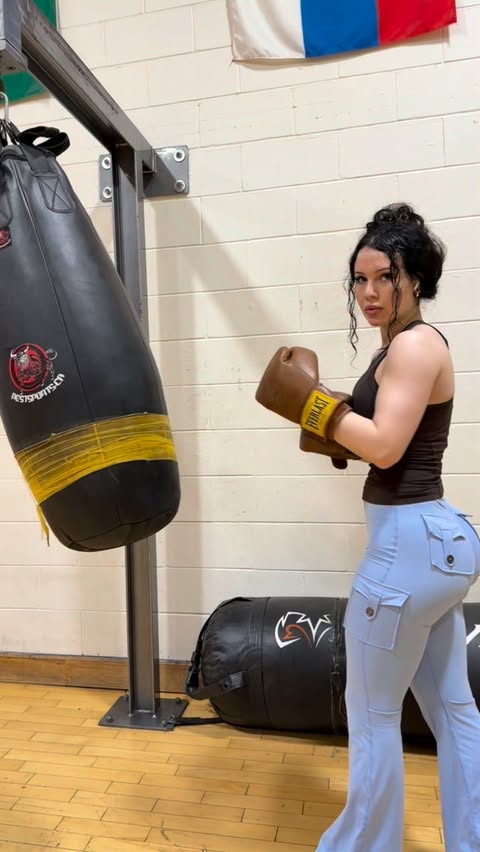 Instagram post by @anaami.i for Everlast. Caption reads: [...] 😮‍💨 #boxing #NextGen1910 #TeamEverlast....