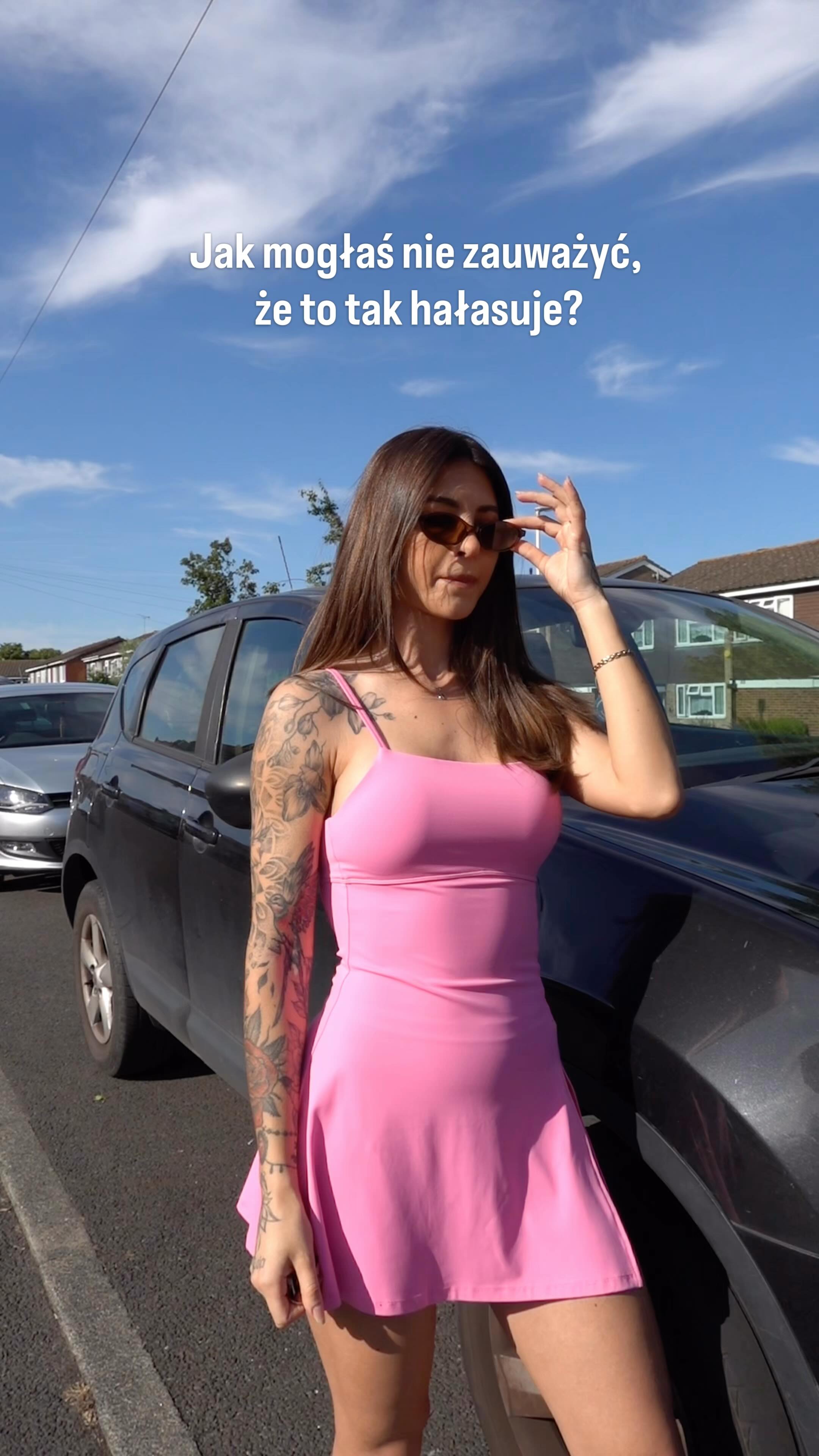 Instagram post by @viola_fitnest for Gym Glamour. Caption reads: Oh well... radio działa 😂🎵🎶 #millennial....