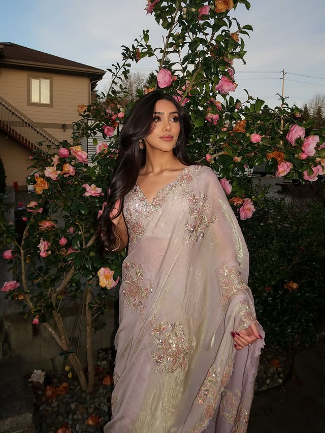 Instagram post by @simransandhu5 for LASHKARAA. Caption reads: 🌸 Outfit: @lashkaraa #lashkaraa #collab #sari....