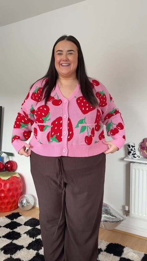 Instagram post by @emsgeorgia for Snag. Caption reads: [...] ✨🍓🍒 My fave size inclusive brand,....