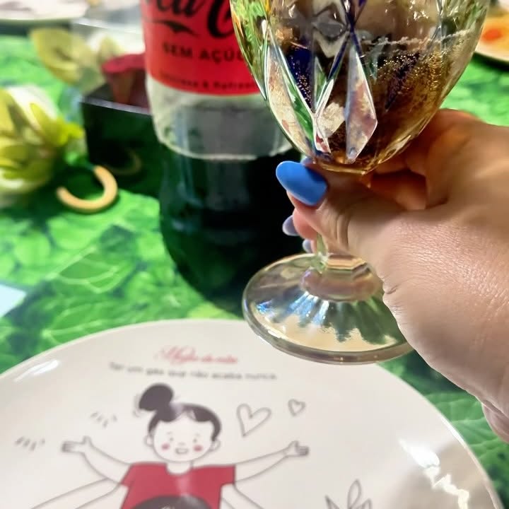 Instagram post by @danymarchioriefamilia for Coca-Cola Brasil. Caption reads: O Parque Shopping Baueri, juntamente com a....