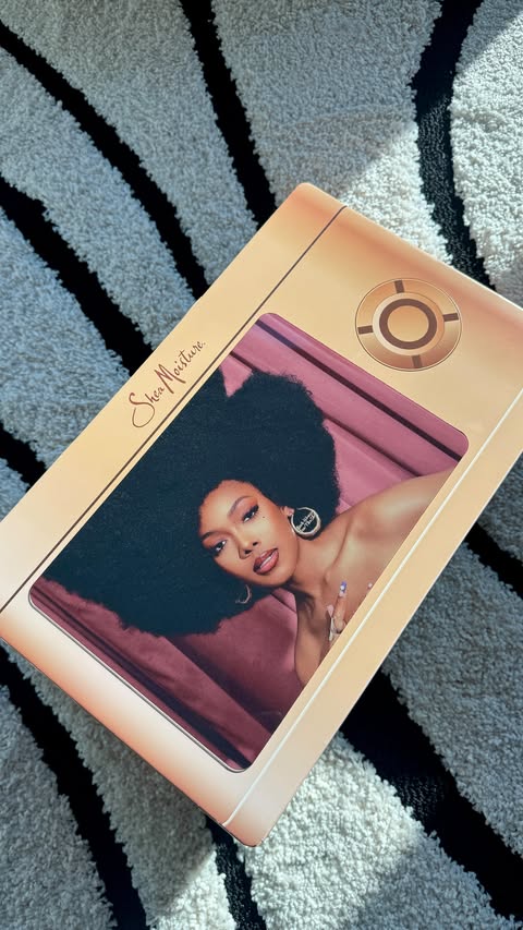 Instagram post by @lelliessantiago for Sheamoisture. Caption reads: [...] pays attention to detailsssss!! Thank you....