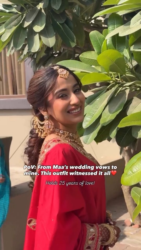 Instagram post by @weddingplzbrides for WeddingPlz.com. Caption reads: She chose to wear her mom’s wedding lehenga for....