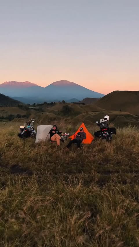 Instagram post by @furqon_al.faruq for Honda Philippines, Inc.. Caption reads: Hari ke 10 motocamp di Kawah Wurung Bondowoso....