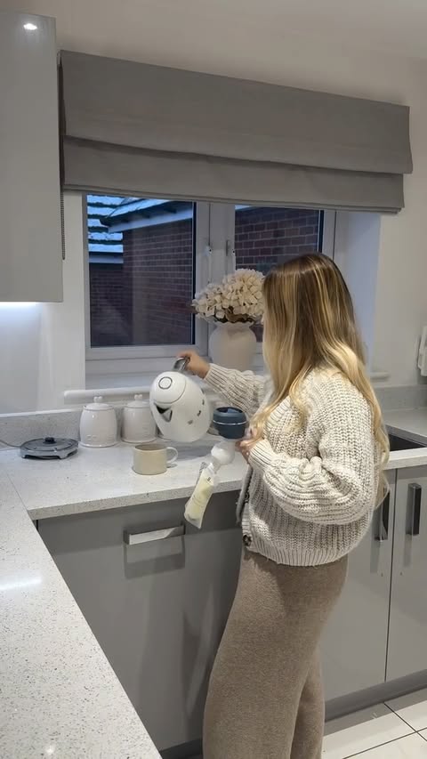 Instagram post by @_homewithlucy for Lola&Lykke. Caption reads: Pumping mamas this @lolalykke_formums Smart....