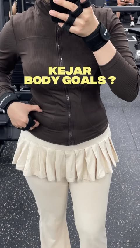 Instagram post by @deviriawanbswn for Newlab. Caption reads: Bloating setelah haid itu wajar. Perubahan hormon....