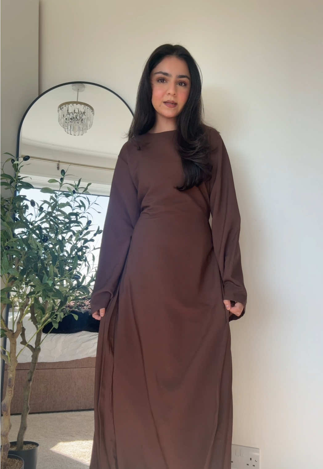 TikTok post by @iitszainabb for emlavish. Caption reads: [...] #tiktokmadebuythis #modestfashion @emlavish.