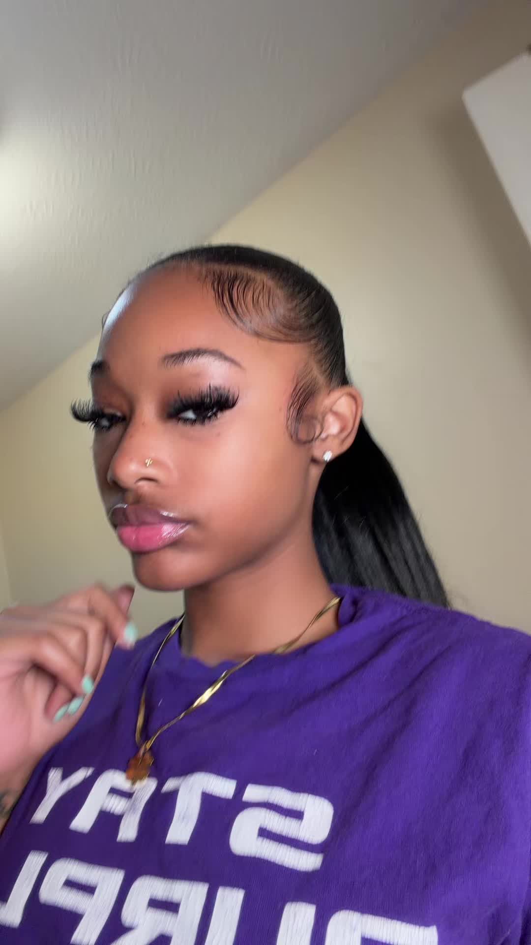TikTok post by @txmxrrra for Geeneiya Lashes. Caption reads: Love these clusters 😍😍@Iceyyyy🎀.