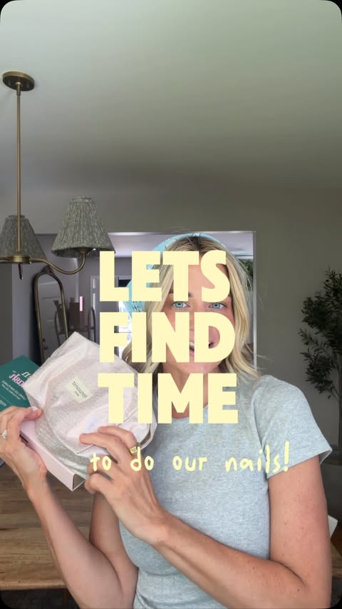 Instagram post by @lindseystackhouse_ for Manucurist. Caption reads: [...] a nail appointment 🙋‍♀️ I tried the....