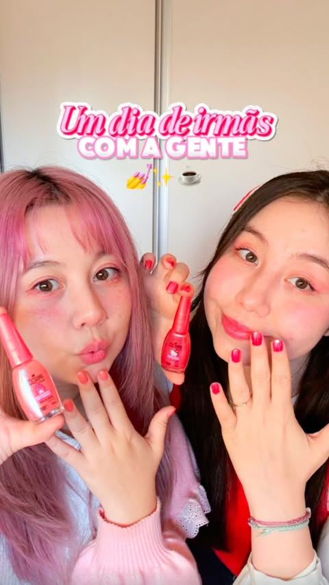 Instagram post by @isabella.sayuri for Sanrio. Caption reads: [...] @hellokittybrasil @sanriobrasil Um look....