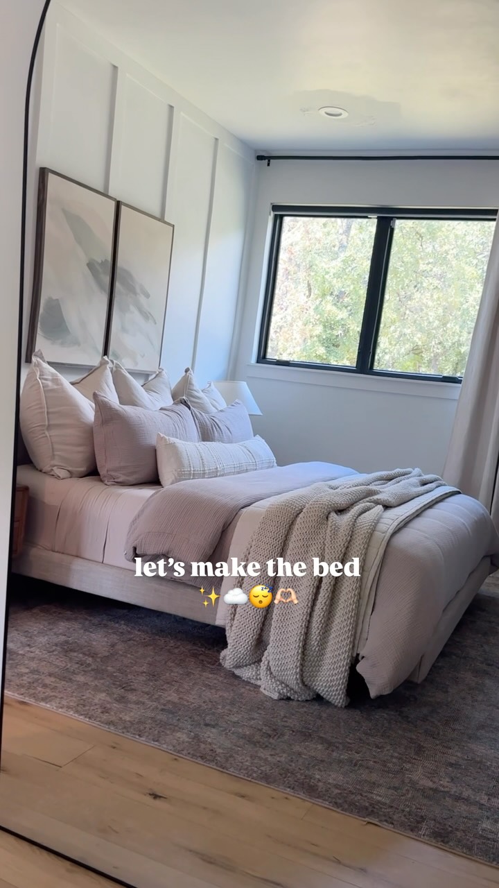 Instagram post by @the.little.bird for Cariloha. Caption reads: [...] my old guest room bedding for the @cariloha....