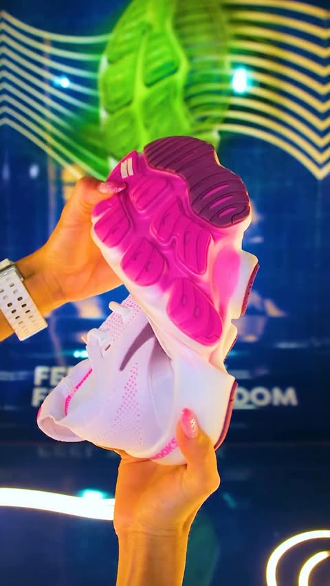 Instagram post by @thefashionjogger for Brooks Running. Caption reads: BROOKS GLYCERIN FLEX 🤯 What do you think? 👀 This....