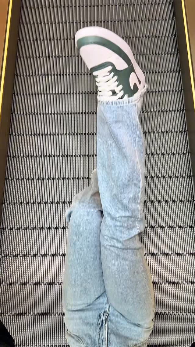 Instagram post by @kknovaa for Dosenbach. Caption reads: [...] these green & white beauties from @dosenbach....