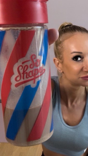 Instagram post by @emeu12healthyfit for So Shape. Caption reads: #collaborationcommerciale #publicite #soshape....