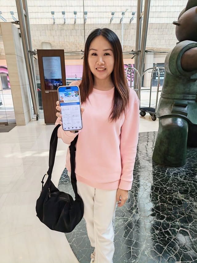 Instagram post by @singaporedirectory for Lobang Siah. Caption reads: Staying connected throughout my Hong Kong trip....