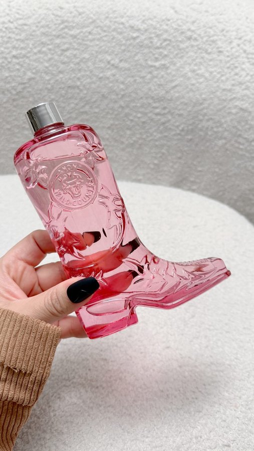 Instagram post by @karolsullivan for Avon. Caption reads: Wild Country for Her Eau de Parfum by @avoninsider....