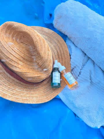 Instagram post by @the.chapelhouse for Earth Harbor. Caption reads: [...] hat, towel and of course my favourite....