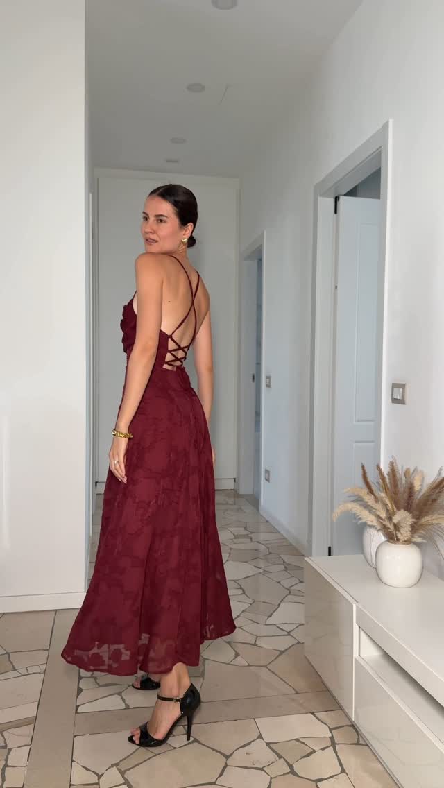 Instagram post by @ana.thisseason for Rihoas. Caption reads: [...] questo è il vestito ideale🤩✨....