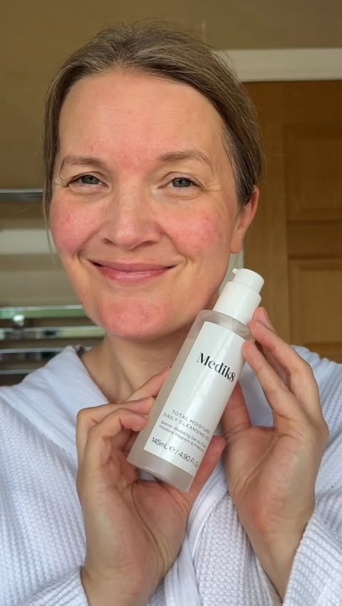 Instagram post by @simplysarahjayneloves for Medik8