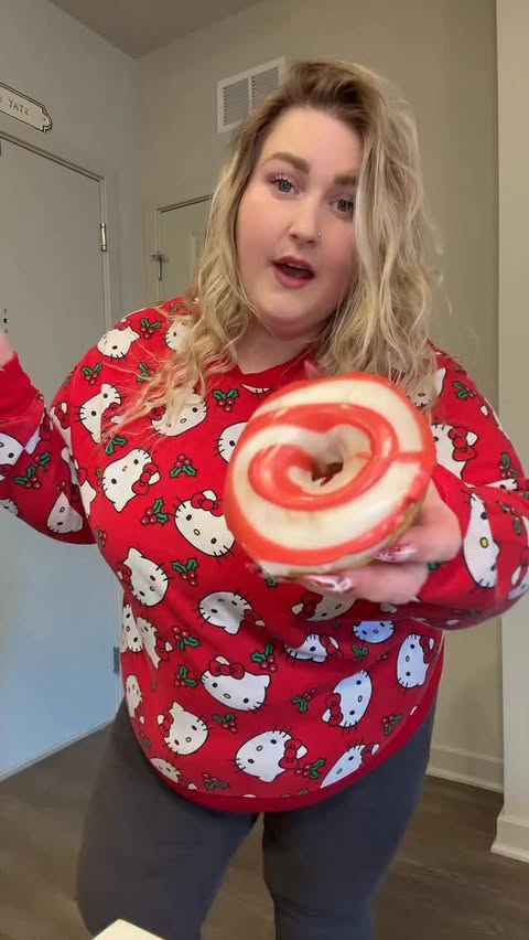 Instagram post by @thebrandileighsnacks for Oats Overnight. Caption reads: reeses for breakfast because @oatsovernight makes....