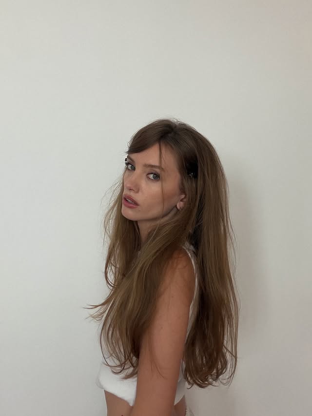 Instagram post by @sylwia_butor for Schwarzkopf International. Caption reads: Messy hair tutorial z użyciem Taft x Gliss od....