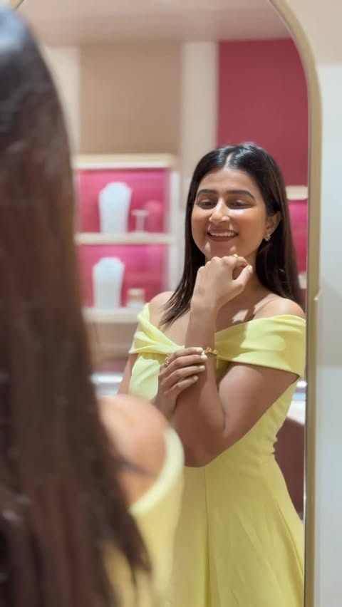 Instagram post by @sujata.malviya for Mia by Tanishq. Caption reads: [...] jewellery choices, wearable gold, Mia by....