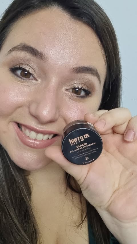 Instagram post by @saretta_corso_ for Barry M. Caption reads: I had the opportunity to try the Barry M Glazed....