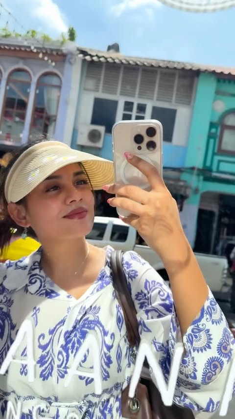 Instagram post by @jasmin__jaffar for Chicnutrix. Caption reads: ✨🧘‍♀️
Use my coupon code JJ10 for additional 10%....