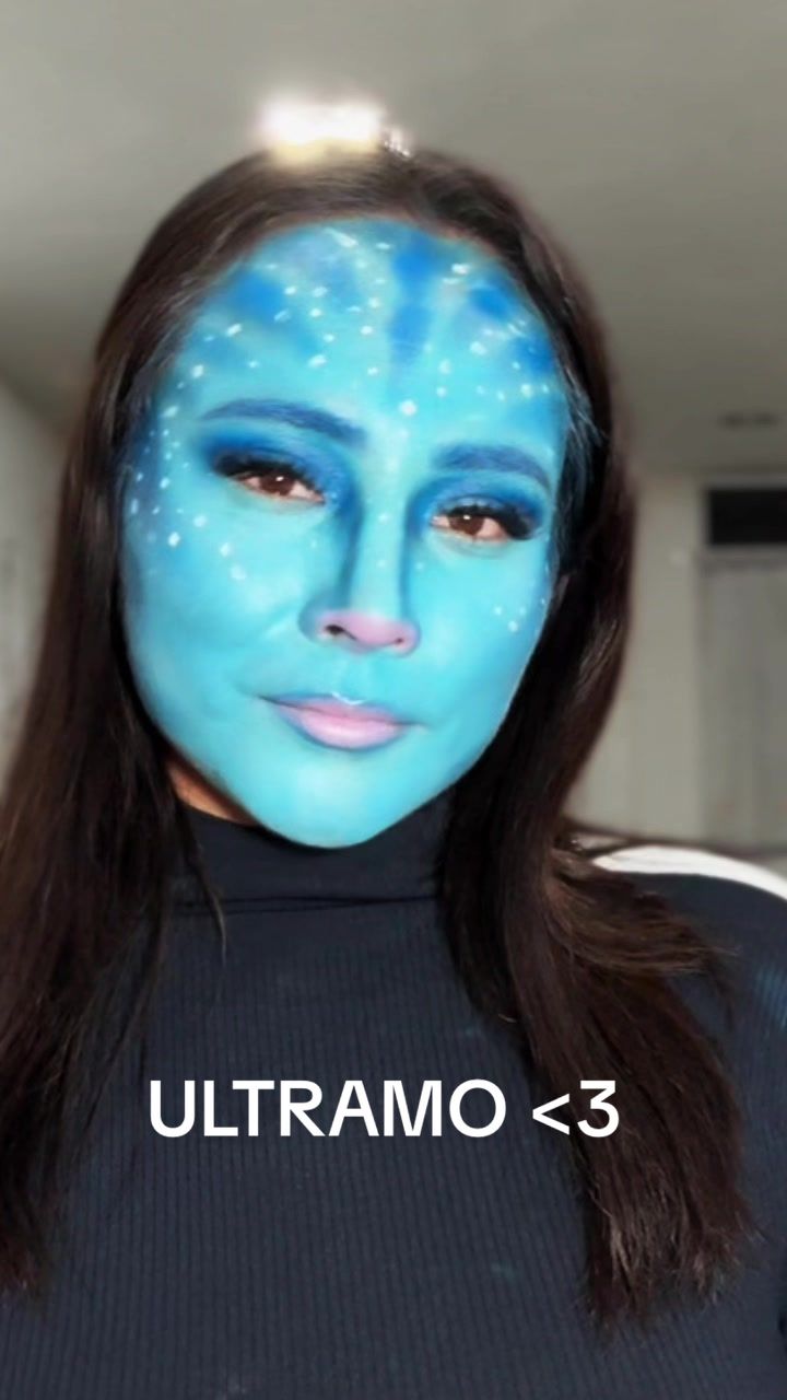 TikTok post by @lizycii for Ultramo. Caption reads: [...] maquillaje Avatarssss con la paleta de....